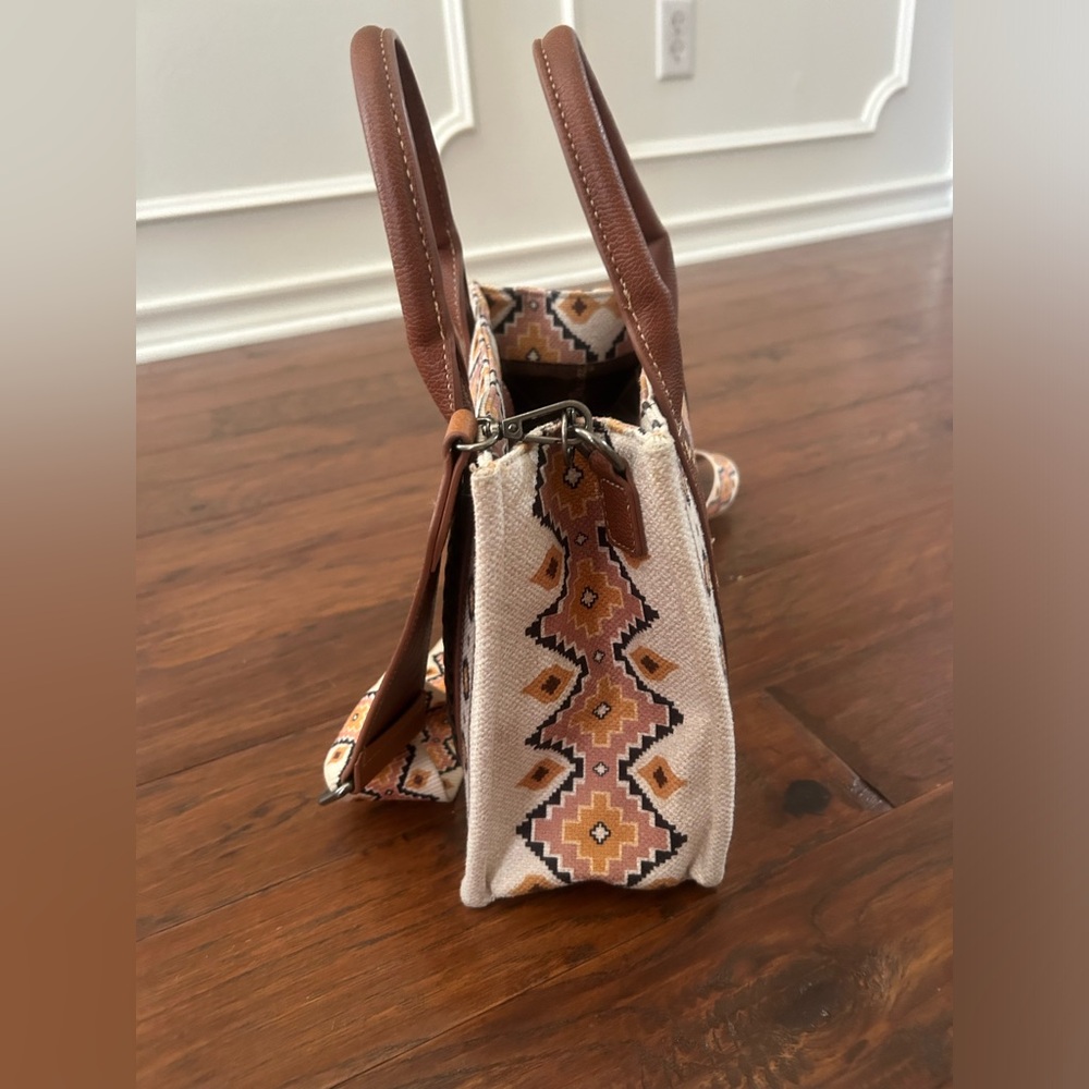 Wrangler purse, crossbody, wallet bundle FLASH SALE - Picture 11 of 16